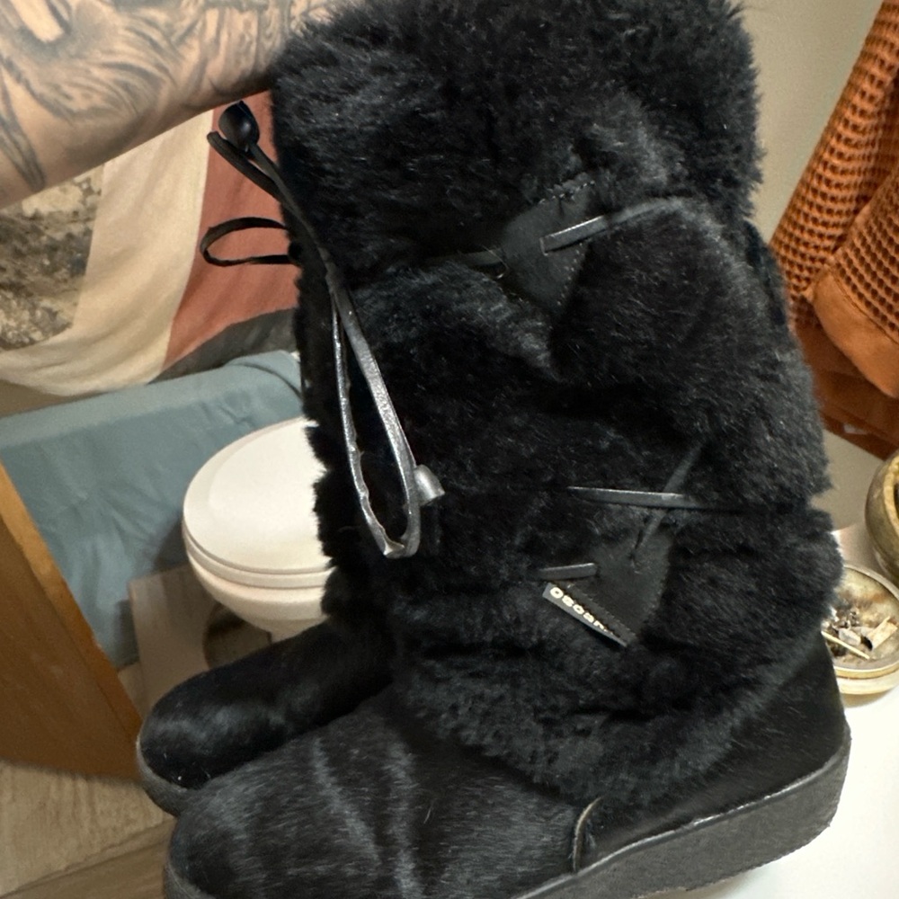Cozy Black Faux Fur Winter Boots